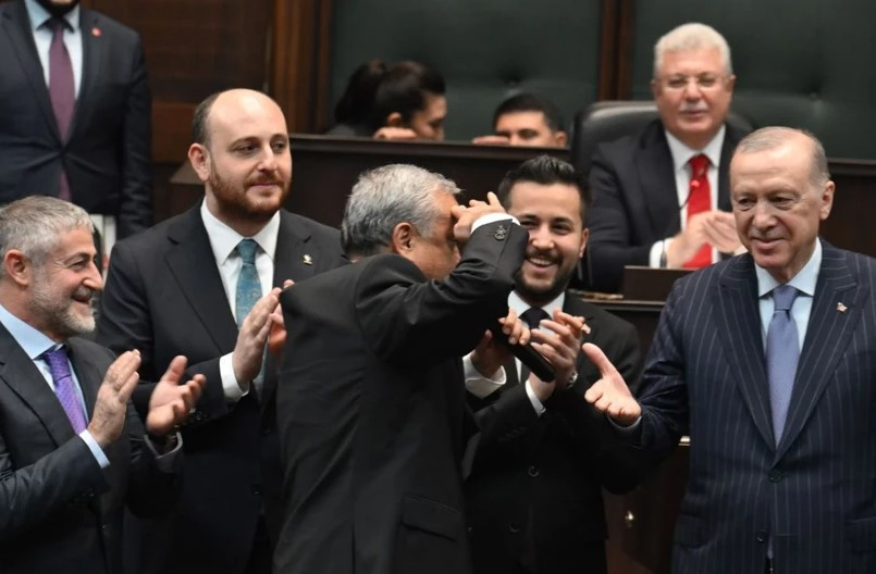 AKP'ye Katılan Vekilin Asker Selamı