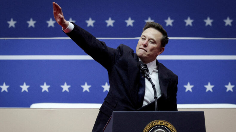 Elon Musk'tan İngiltere'ye &Ccedil;arpıcı Su&ccedil;lamalar