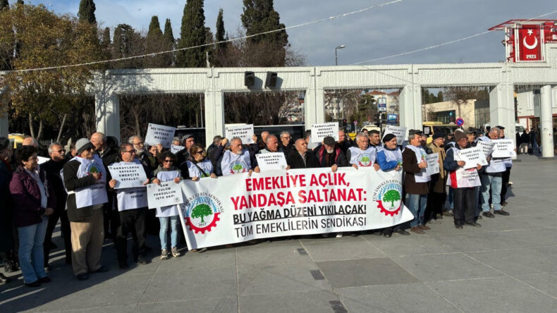 Emekliler: AKP iktidarı bir kez daha g&ouml;z boyamayı tercih etmiştir