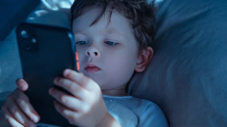 Endişe Verici Araştırma: Cihaz Kullanımı &Ccedil;ocuklar &Uuml;zerinde Olumsuz Etkiler Yaratıyor