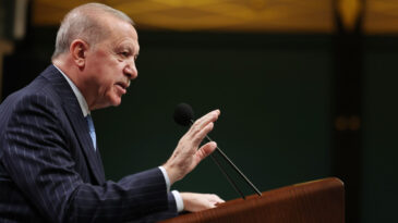 Erdoğan: Belediyeleri r&uuml;şvet yuvasına &ccedil;evirdiler