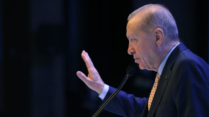 Erdoğan: Yolsuzluk yapmadıysanız bu telaş niye?