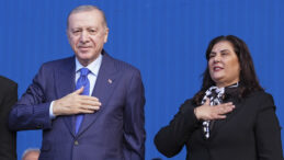 Erdoğan'dan 'Topuklu Efe'ye &Ouml;vg&uuml;ler