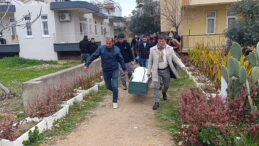 Evinde &Ouml;l&uuml; Bulundu: Silah Cesedin Altından &Ccedil;ıktı