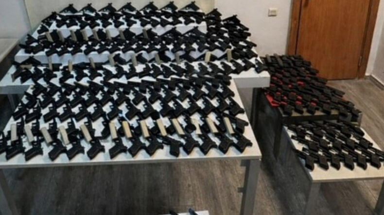 Evinden Cephanelik &Ccedil;ıktı