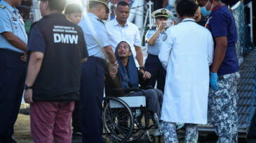 Filipinler&rsquo;de 359 Kişiyi Taşıyan Gemi Battı