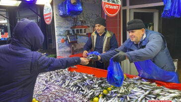 Fırtına Balık Tezgahını Vurdu