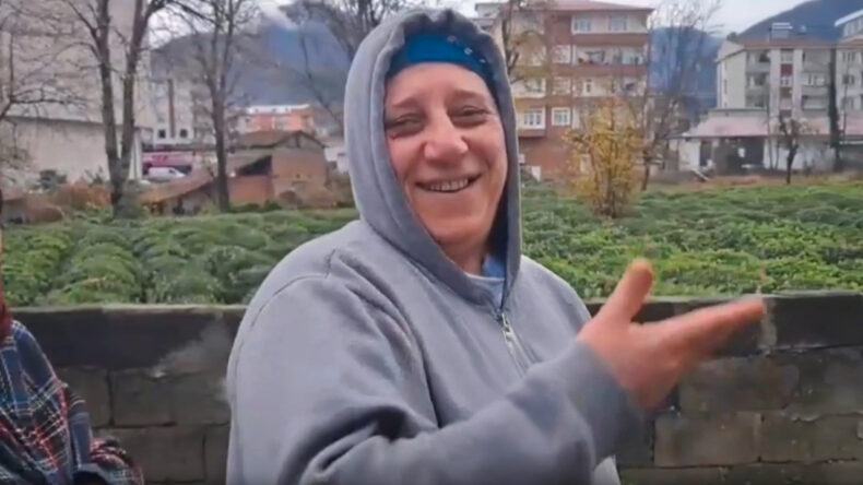 Fiyatlar Bize Uymuyor: G&uuml;l&uuml;mseyerek Tepki Verdiler