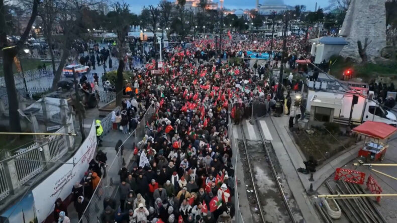 Galata'da Filistin Y&uuml;r&uuml;y&uuml;ş&uuml;