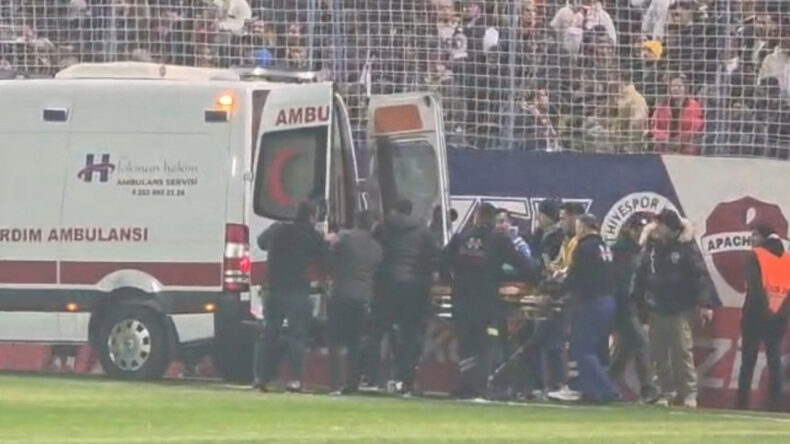 Galatasaray Ma&ccedil;ından &Ouml;nce Bir Taraftar Trib&uuml;nden D&uuml;şt&uuml;