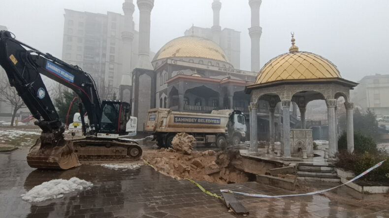 Gaziantep&rsquo;te Yağış Nedeniyle Caminin Avlusu &Ccedil;&ouml;kt&uuml;