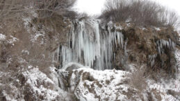 Girlevik Şelalesi Buz Kesti, 3 Metrelik Sarkıtlar Oluştu