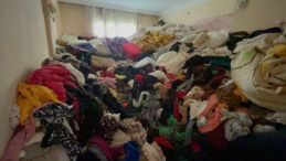 Giysi Yığınları Arasında Yaşlı Kadın &Ouml;l&uuml; Bulundu