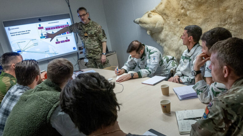 Gizli Yazışmaların Ortaya &Ccedil;ıkması: ABD'ye Casusluk Su&ccedil;laması