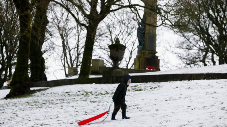 Goretti Fırtınası, İki Ülkede Yüz Binlerce Evde Elektrik Kesintisi Yarattı