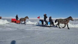G&ouml;l Tamamen Dondu: Eksi 30 Derecede Atlı Kızaklar Başladı