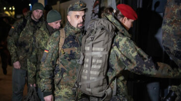 Gr&ouml;nland'da Şaşırtan Gelişme: İlk Geri &Ccedil;ekilecek &Uuml;lke Almanya Oldu