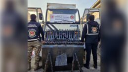 G&uuml;mr&uuml;kte Operasyon: Kamyondan 52 Uzun Namlulu Silah Ele Ge&ccedil;irildi