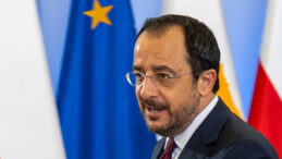 G&uuml;ney Kıbrıs&rsquo;ta İstifa Dalgası