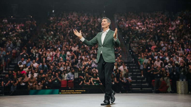 G&uuml;venlik Endişeleri Nedeniyle Starbucks CEO'suna &Ouml;zel Uygulama