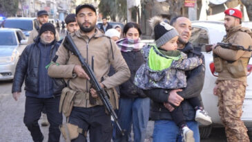 Halep'te SDG'nin Canlı Kalkan Olarak Kullanılan Sivilleri Kurtarıldı