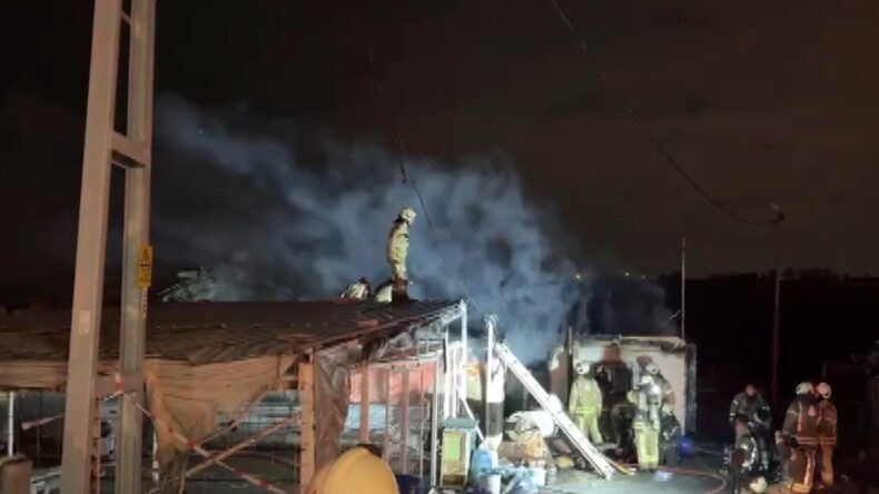 Halı Yıkama ve Marangoz At&ouml;lyesi Alev Alev Yandı, Mahalle Halkı Sokağa D&ouml;k&uuml;ld&uuml;