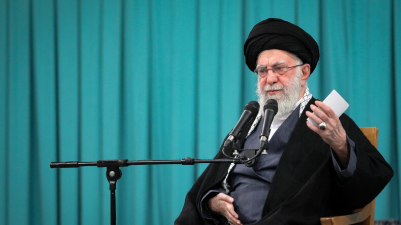 Hamaney, Protestoların Sonucunu Kabul Etti: "Binlerce Kayıp Var"