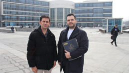 Hamburger Dişlerini Kırdı, 1 Milyon TL Tazminat Talep Ediyor