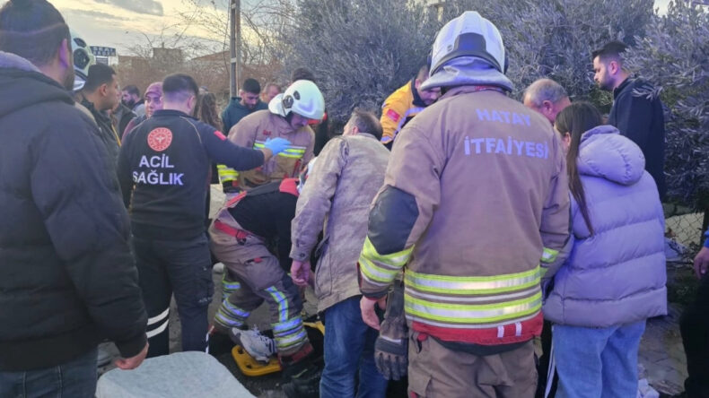 Hatay'da TIR ile &Ccedil;arpışan Minib&uuml;s Devrildi: 14 Kişi Yaralandı