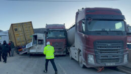 Hatay'da Zincirleme Trafik Kazası: 11 Ara&ccedil; &Ccedil;arpıştı