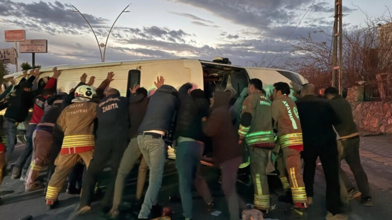 Hatay'da Zincirleme Trafik Kazası: 18 Yaralı