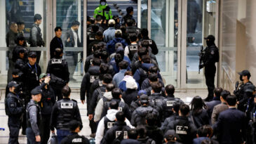 Havaalanında Dolandırıcılık Olayı: 73 Ş&uuml;pheli &Uuml;lkelerine İade Edildi