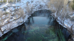 Her Yer Buz Tuttu, Bir Tek Orası Donmadı