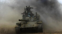 Hızlarını Alamadılar, Başka &Uuml;lkeye Ge&ccedil;ip Askerlerle &Ccedil;atıştılar!