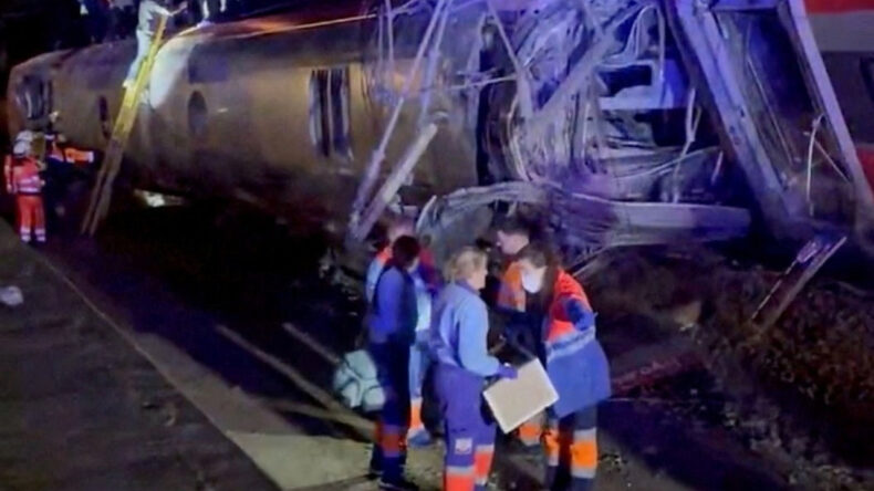 Hızlı Tren Kazası: &Ccedil;ok Sayıda &Ouml;l&uuml; ve Yaralı