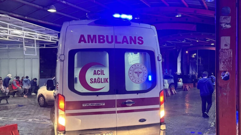 Husumet nedeniyle &ccedil;ıkan kavgada 3 kişi yaralandı: 2'si ağır