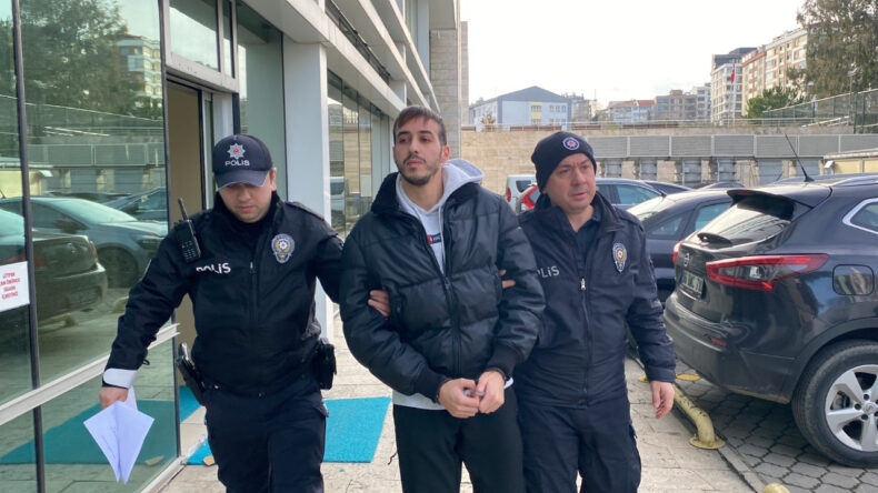 İki Kişinin Boynuna Bı&ccedil;ak Dayayan Şahıs Tutuklandı