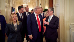 İngiltere Başbakanı'ndan Dikkat &Ccedil;eken Trump Mesajı