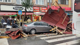 İstanbul Fırtınayla Sarsıldı: &Ccedil;atılar U&ccedil;tu
