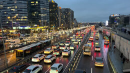 İstanbul Trafiği Kilitlendi