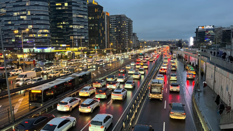İstanbul Trafiği Kilitlendi