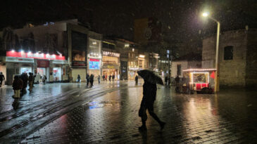 İstanbul'da Beklenen Kar Gece Saatlerinde Başladı