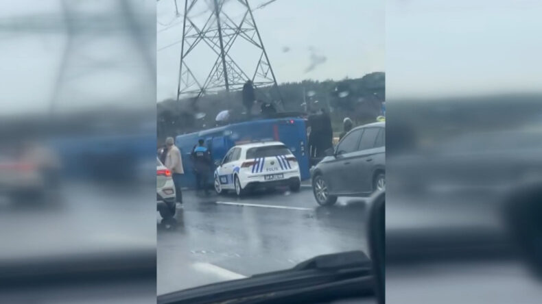 İstanbul'da Cezaevi Nakil Aracının Devrilmesi: 19 Yaralı, 2'si Ağır