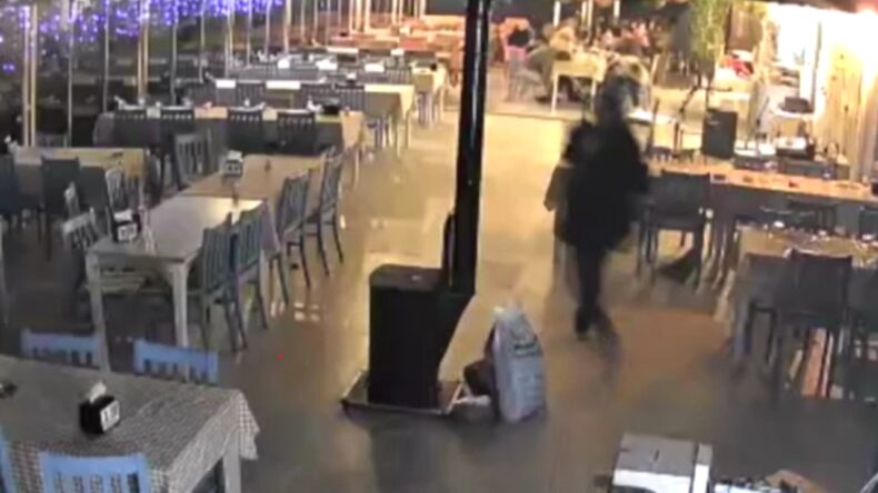 İstediği Verilmeyince T&uuml;fekle Saldırdı: &Ouml;l&uuml; ve Yaralılar Var