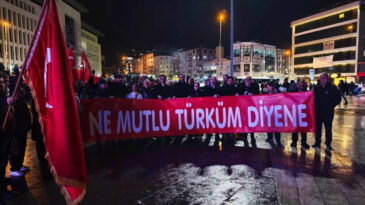İYİ Parti'den 'Bayrak Y&uuml;r&uuml;y&uuml;ş&uuml;'