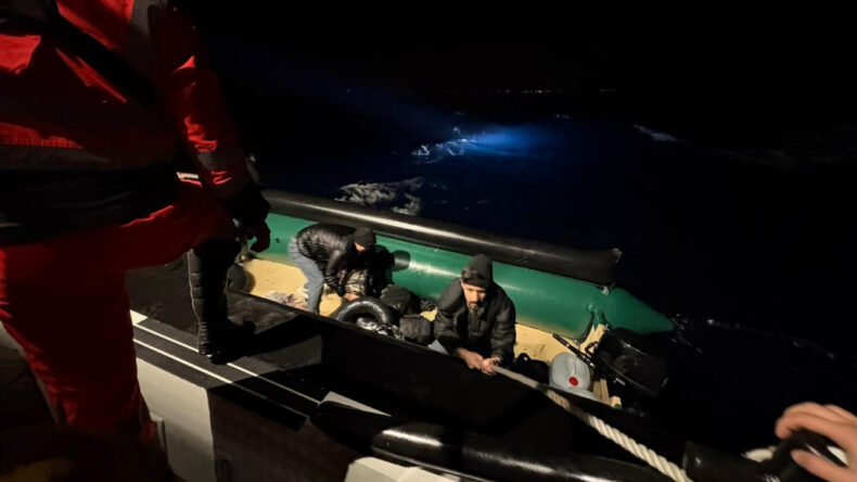 İzmir A&ccedil;ıklarında 43 D&uuml;zensiz G&ouml;&ccedil;men Yakalandı