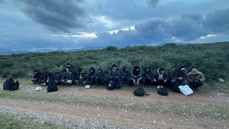 İzmir ve Muğla’da, 25'i çocuk, 73 göçmen yakalandı