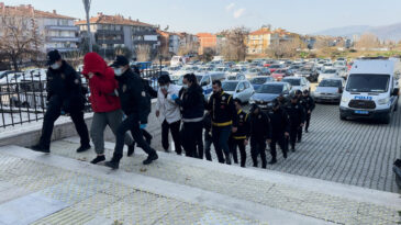İzmir'de Fuhuş Operasyonu: 8 Kişi Tutuklandı