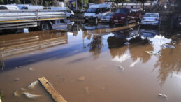 İzmir&rsquo;i sağanak vurdu: 320 konut, 78 iş yeri su altında