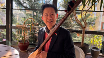 Japon Sanat&ccedil;ı Bağlama İ&ccedil;in 12 Bin Km Uzaktan Geldi